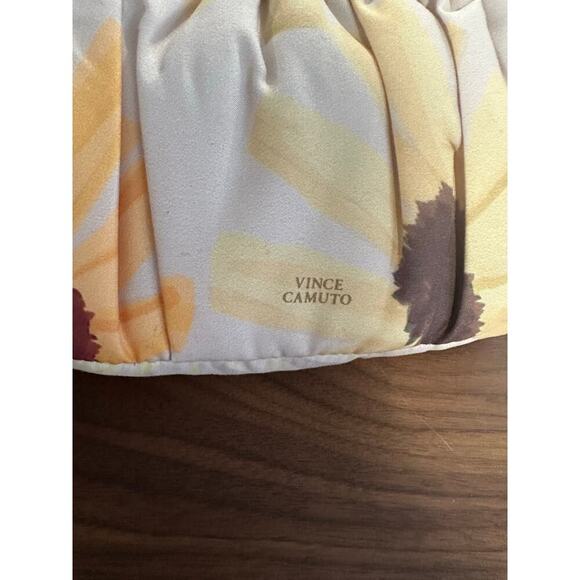 NWOT Vince Camuto Floral Wristlet Clutch - Picture 6 of 6